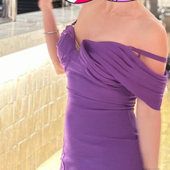 Elegant dress one time used for shooting - Picture 8 of 16